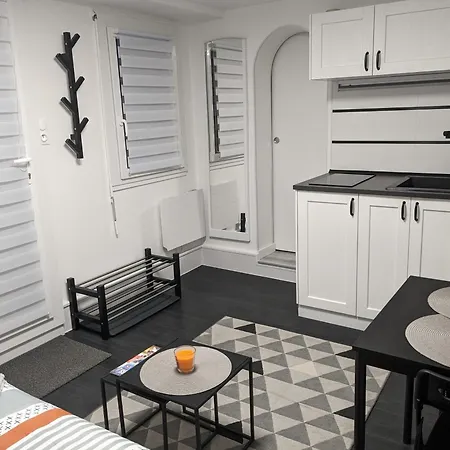 Volta Garden Proche Du Tram Тур