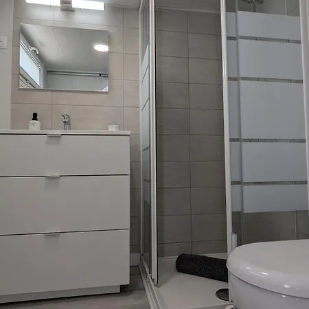 Проживание в семье Volta Garden Proche Du Tram