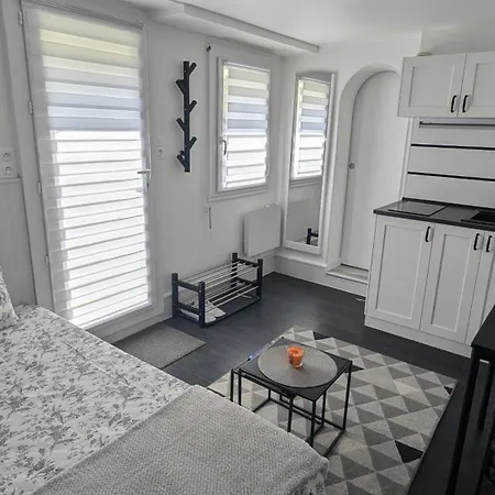 Volta Garden Proche Du Tram Alloggio in famiglia *