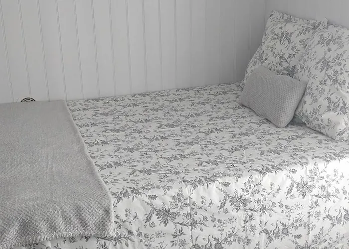 Rum i privatbostad Volta Garden Proche Du Tram Tours